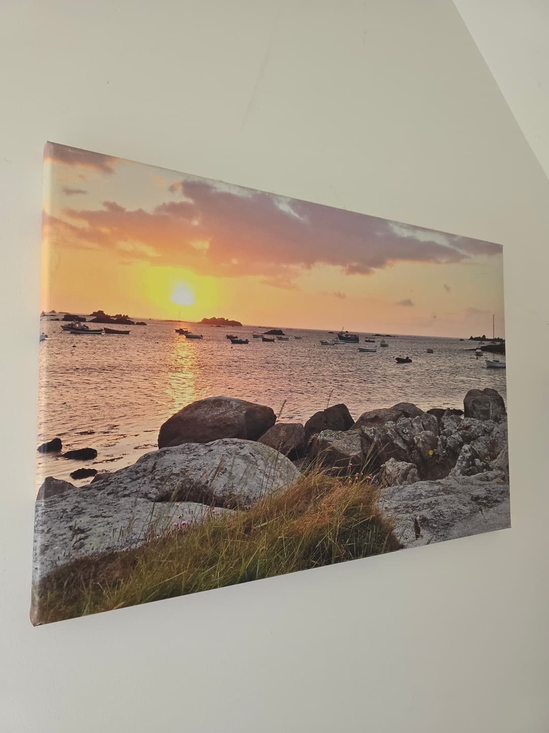 Canva sunset sur un mur